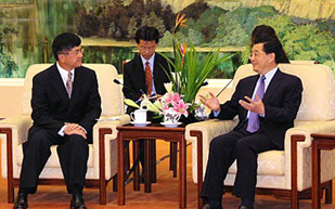 Gov. Locke Meets with Chinese President Hu Jintao