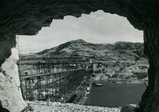 Grand Coulee Dam Construction, BLM 3000 Series, State Library Photograph Collection, 1851-1990.