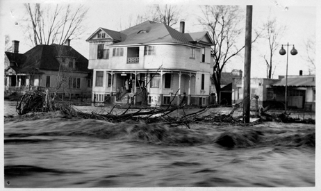 Flood Waters Rising in Residential Area of Walla Walla, Walla Walla Flood Control Commission Photographs, 1931, Washington State Archives, Digital Archives.